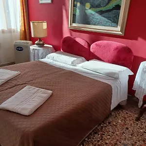 princess-guest-house.hotelslidodijesolo.com/