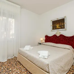 venice-apartments-san-samuele.hotelslidodijesolo.com/
